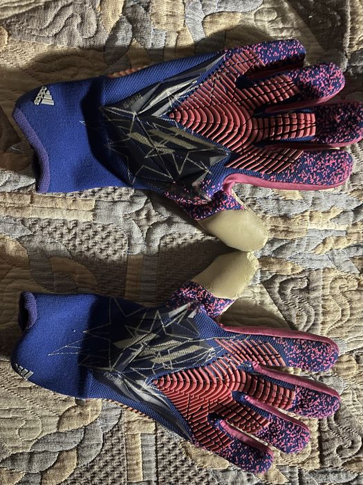 Вратарьские перчатки