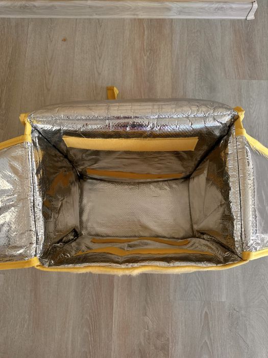 Продам Яндекс сумку, термо сумку в отличном состоянии!