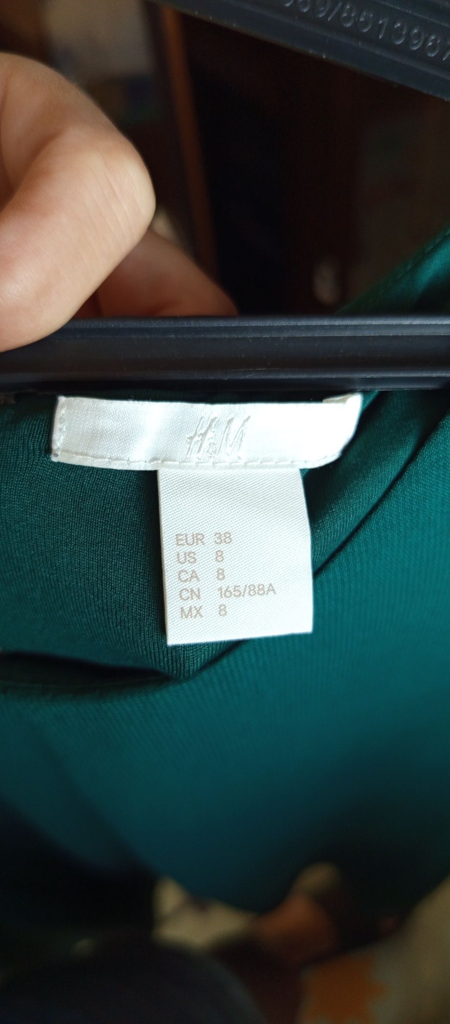 Продавам рокля на HM