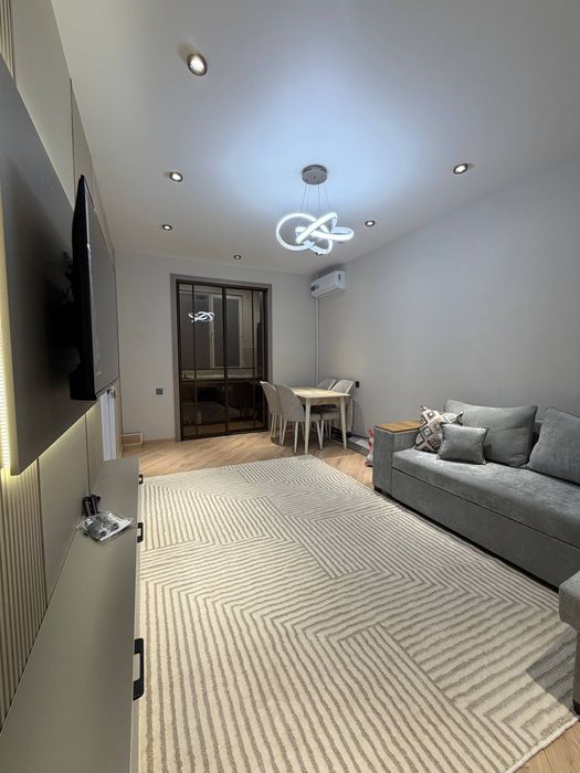 Продам чиланзар 8.  Двух переделанная на трёх