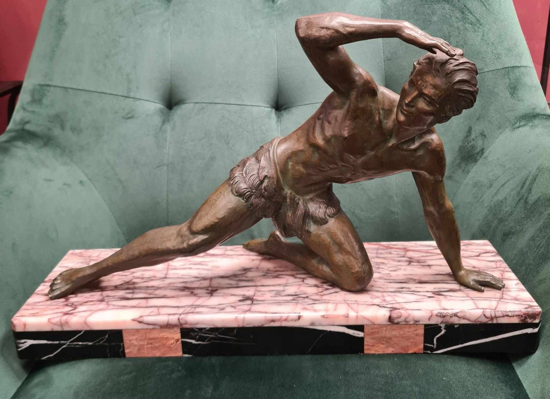 Sculptura din bronz patinat pe soclu din marmura, ''J. de Roncour'',