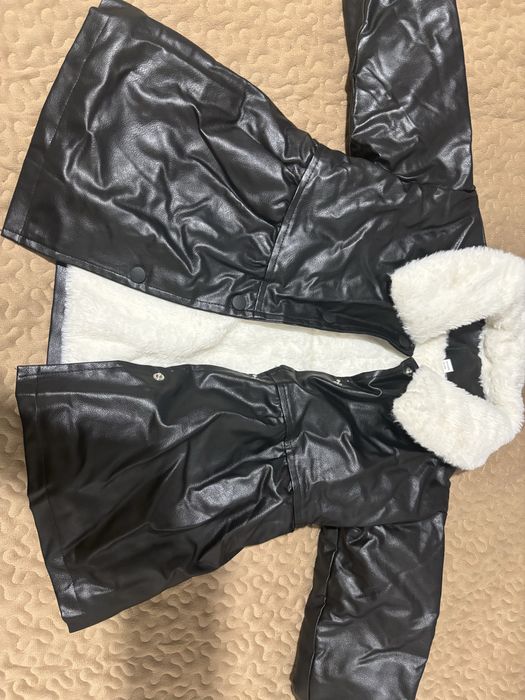 Продам куртки новые