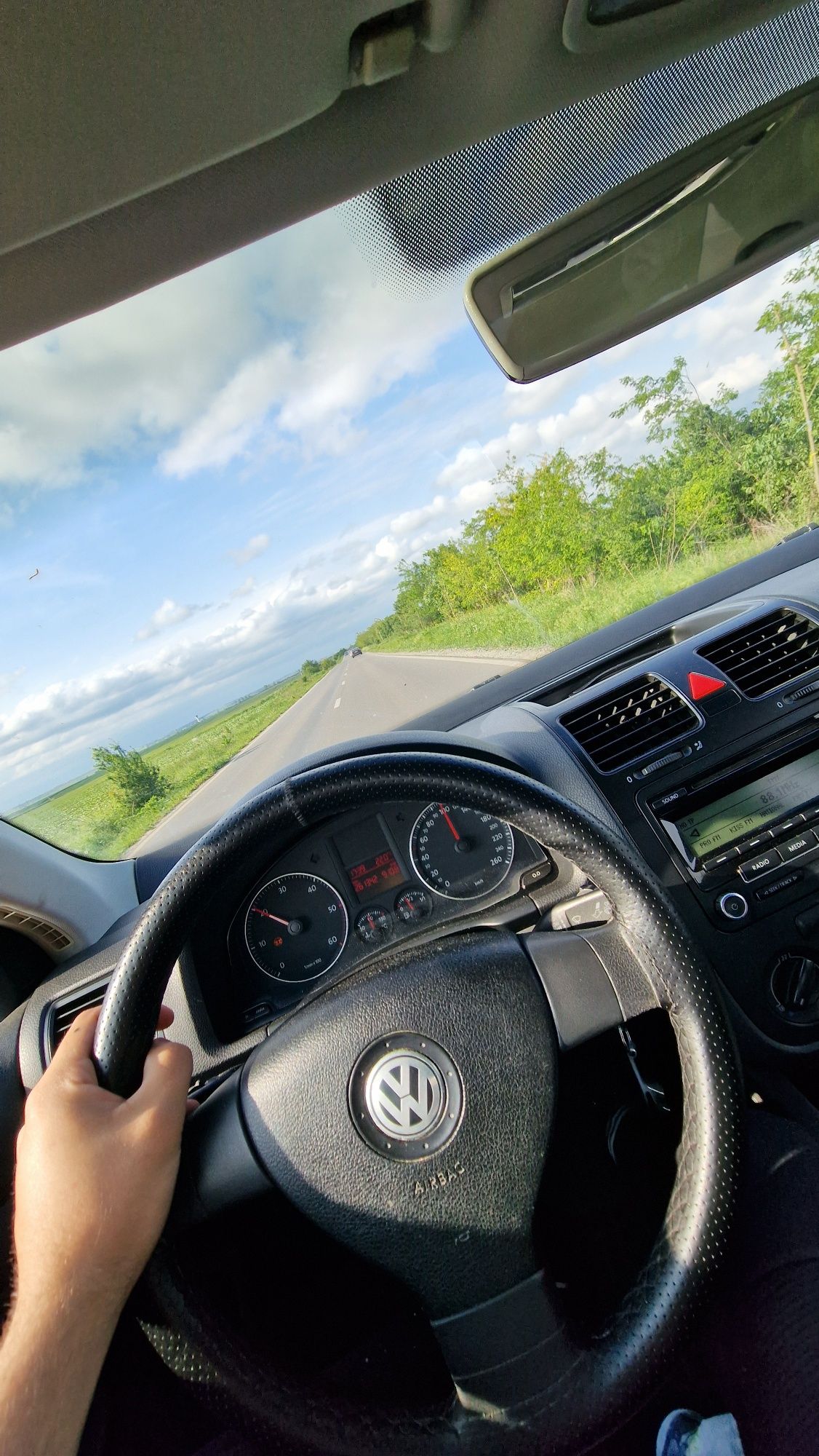 Vând Volkswagen Jetta