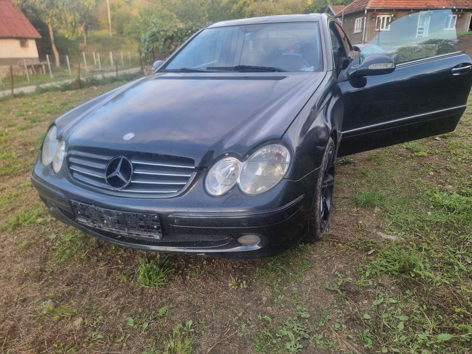 Dezmembrez mercedes clk w209