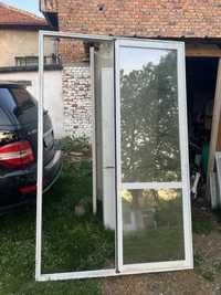 Плъзгаща се алуминиева врата