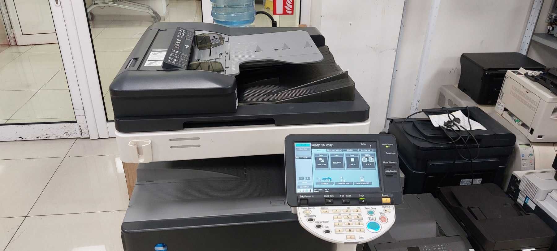 Продавам Konica Minolta BizHub C253