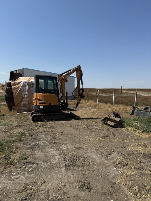 Închiriez miniexcavator/bobcat/miniincarcator
