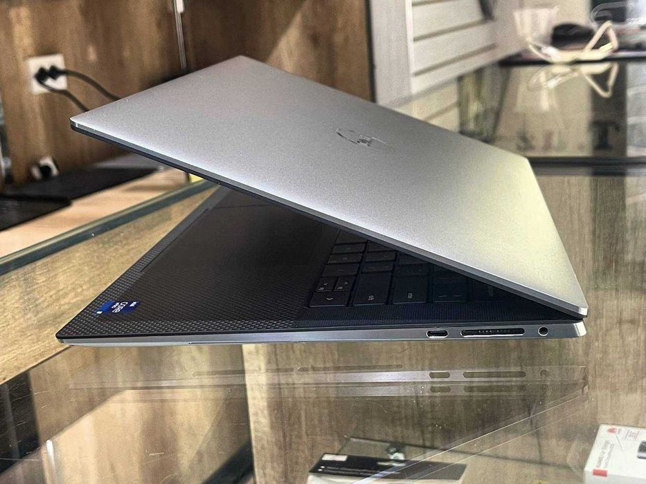 DELL Precision 5560 Core i7-11850H ram 32 ssd 256 Quadro T1200 4gb
