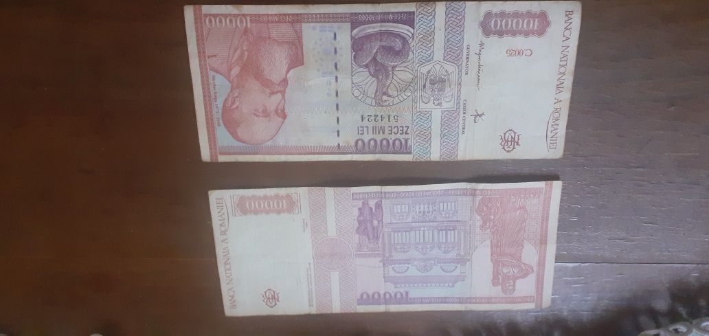 Vând banii vechi