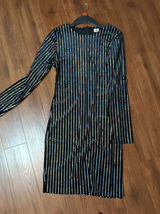 Платье размер s по фигуре переливается