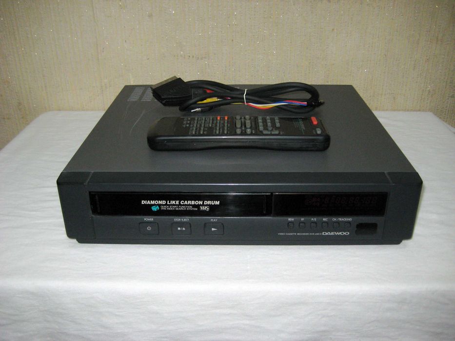 Видео аппарат кассетный DAEWOO оригинал отлично читает почти новая!