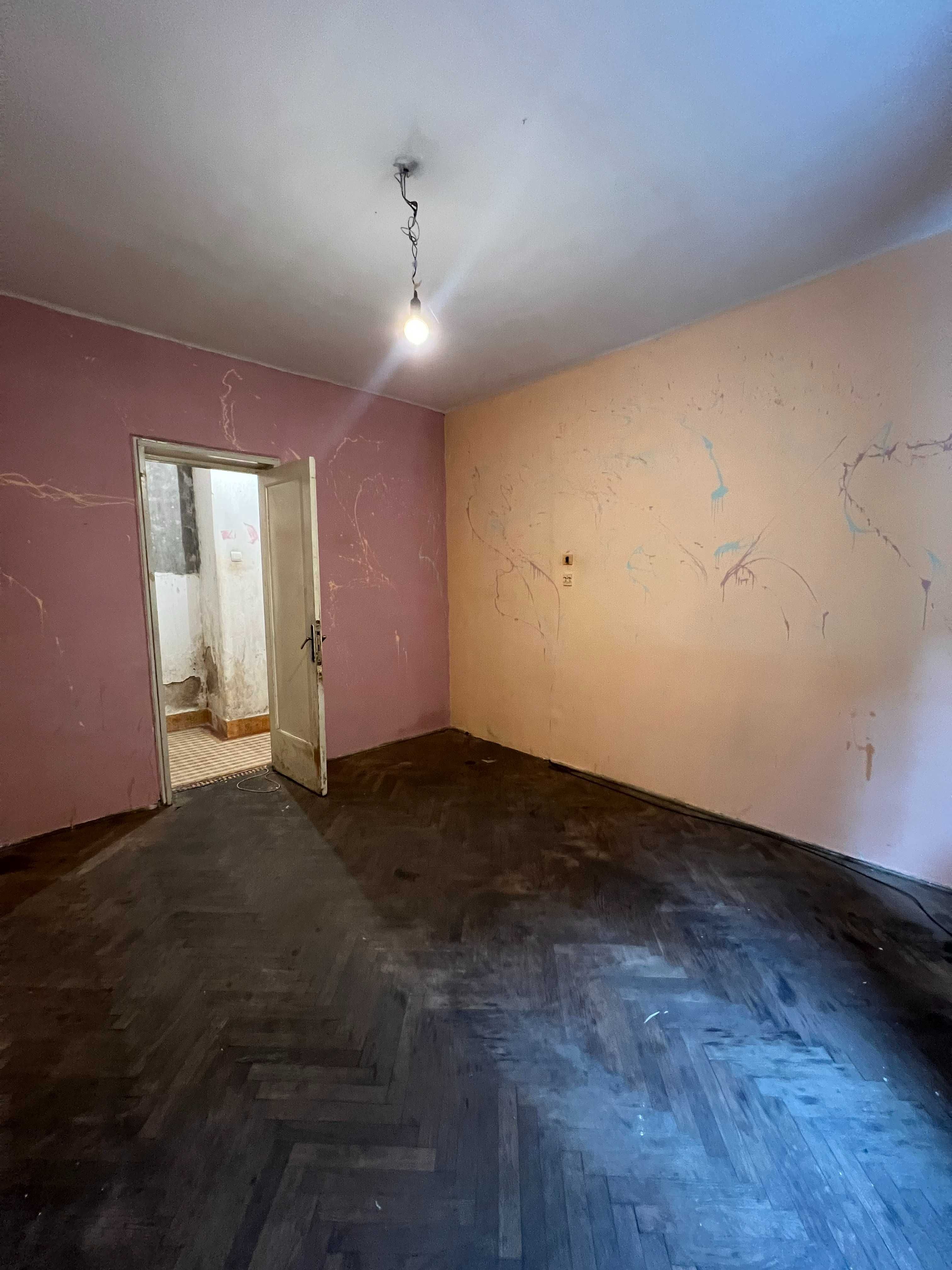 Apartament 77 mp, parter casă interbelică–ideal birou/sediu/investiție