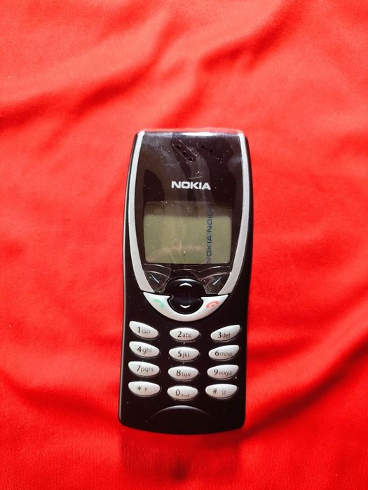 Nokia 8210 ( decodat)