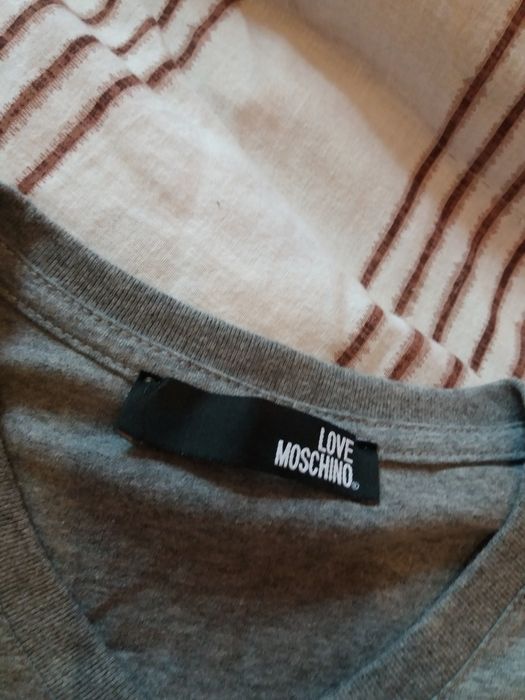 Блузка Guess и тениска Love Moschino Eлек Moncler