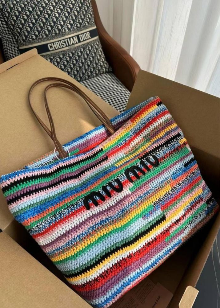 Чанти miu miu ysl Alaia jacquemus louis vuitton balenciaga