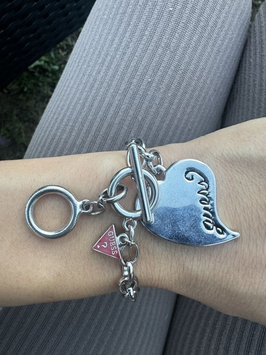 Сребърна гривна Guess