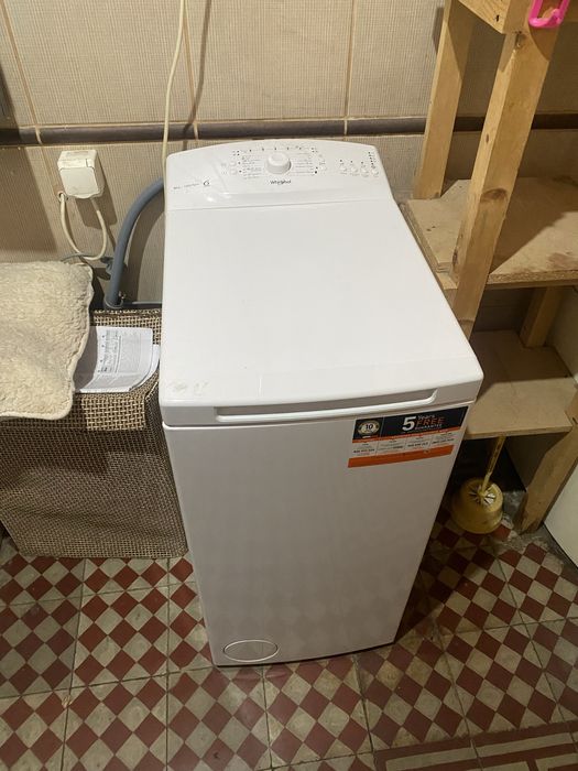 Masina de spalat cu incarcare verticala marca Whirlpol, de 6 kg