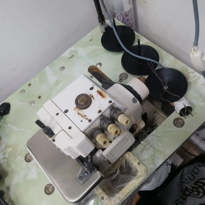 Продаётся промышленный оверлок марки Агата. В идеальном состоянии