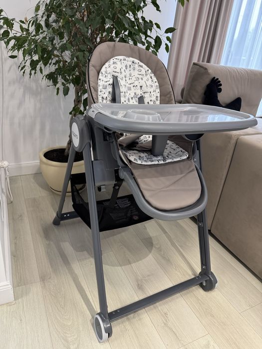 Scaunel de alimentatie bebe