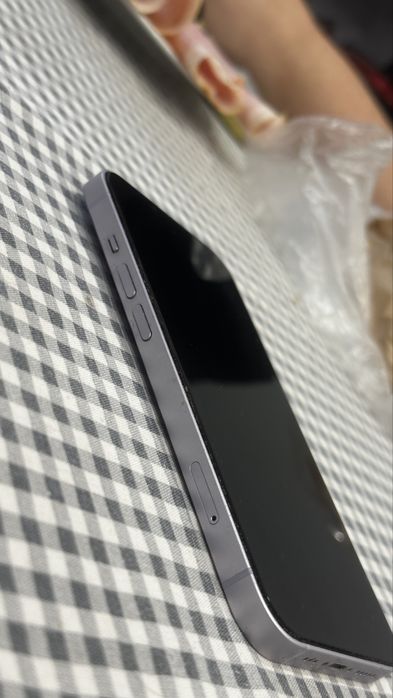 Iphone 14 розов