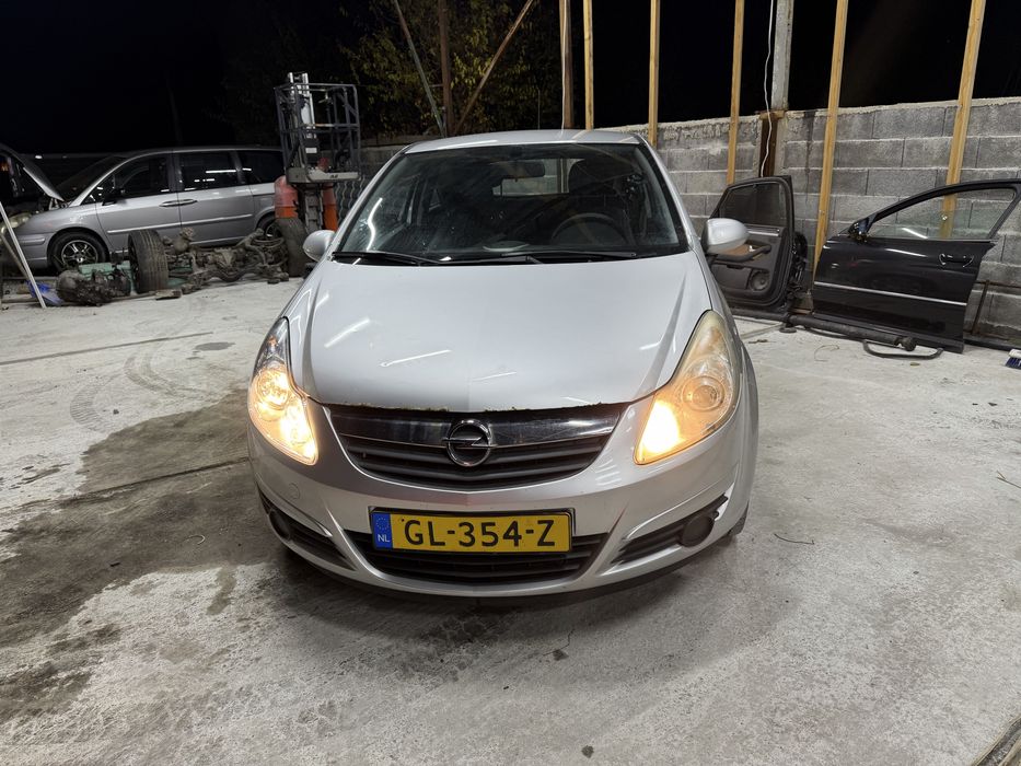 Опел корса 1.2 бензин 2008 Г само на части