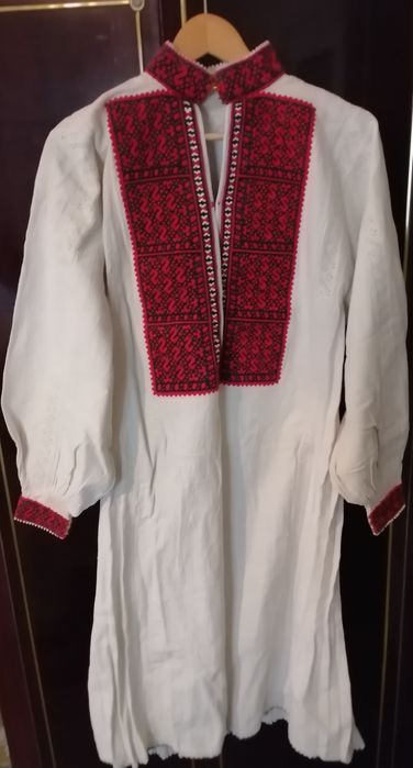 Superbă cămașă tradițională veche.