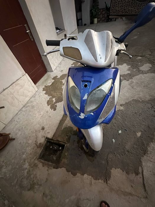 Vând scuter JONWAY de 125 sau schimb