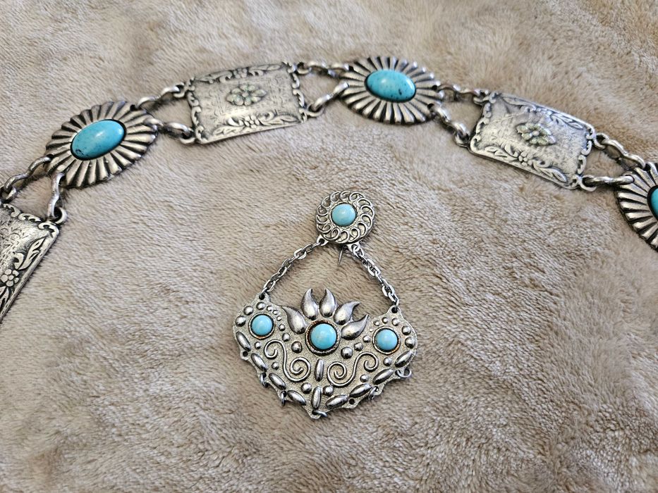 Старинна брошка забодка и колан за носия