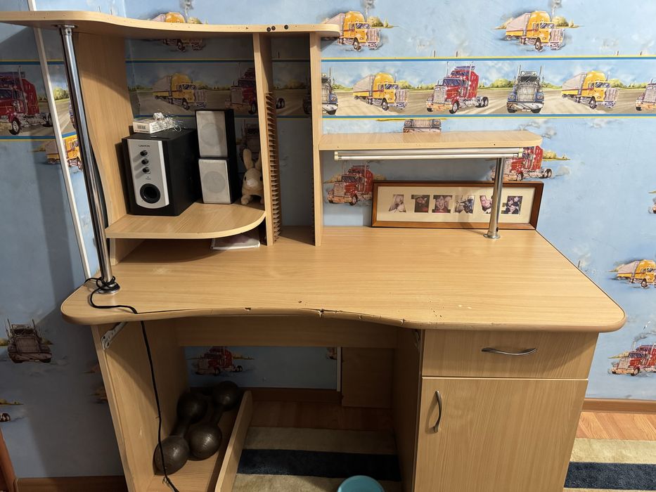 Продам компьютерный стол