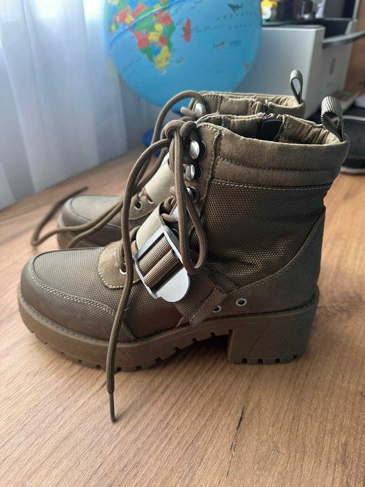 дамски боти в бежово