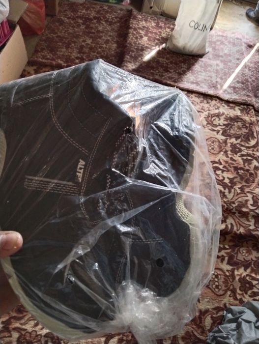 Продам специальные обуви