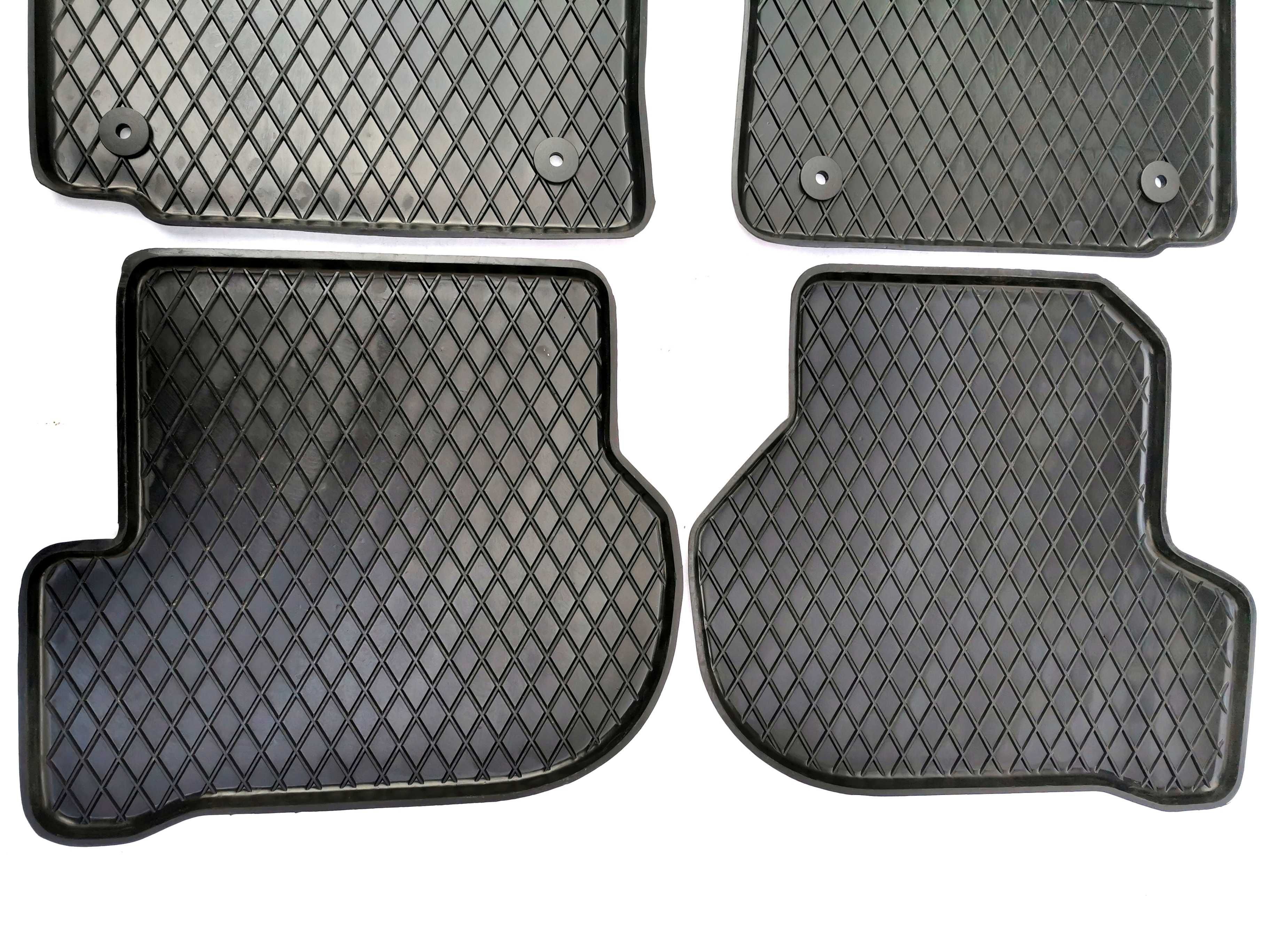 Covorase de cauciuc tip tavita cu clipsuri de prindere GOLF6/OCTAVIA 2