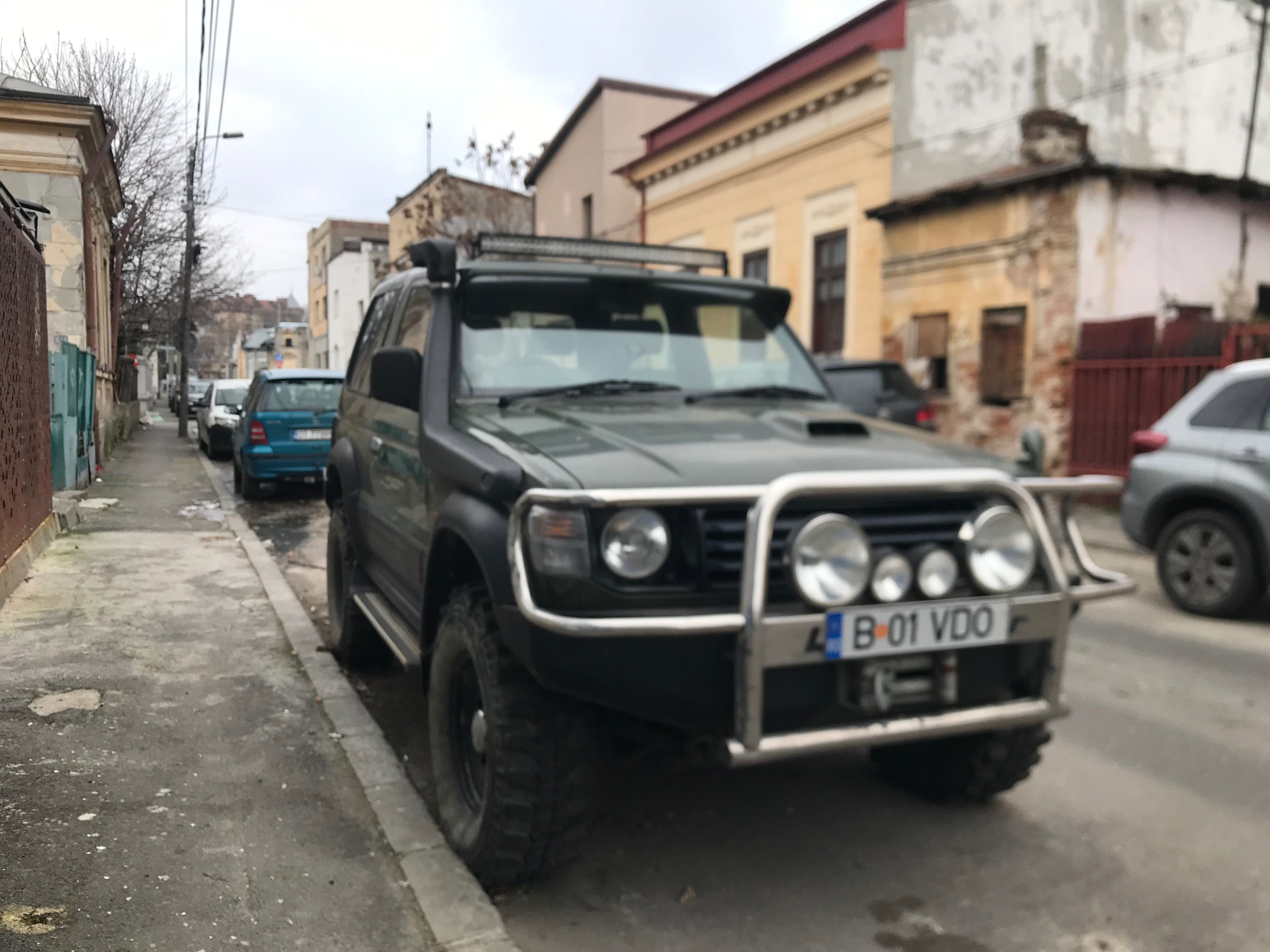 Mitsubishi Pajero 4x4 off road