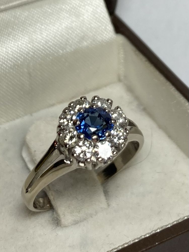 Inel aur alb 18kt.cu safir si diamante