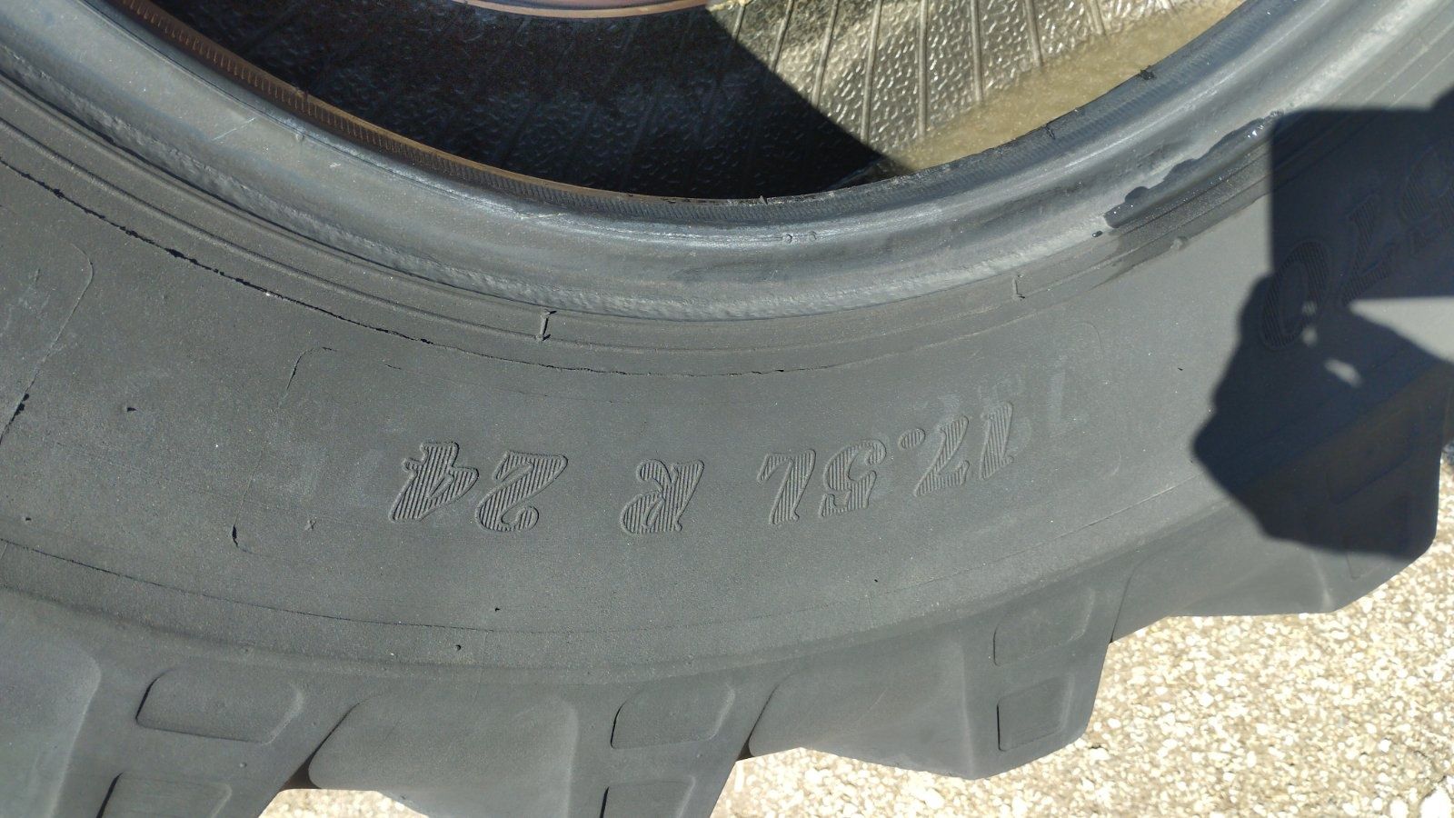 Гуми 4бр. 17.5L R24 / 460/70 R24