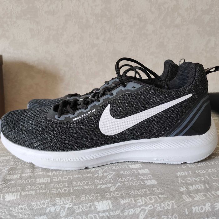 Продам новые кроссовки