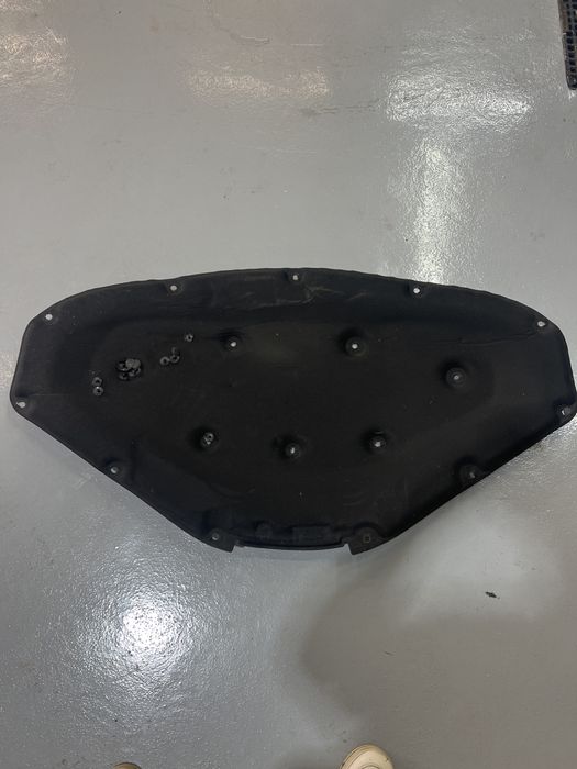 Mochetă capotă interior BMW f30 f31