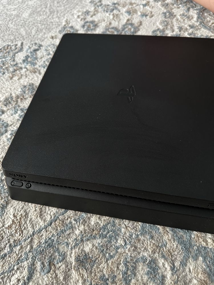 Продается Playstation 4 1TB