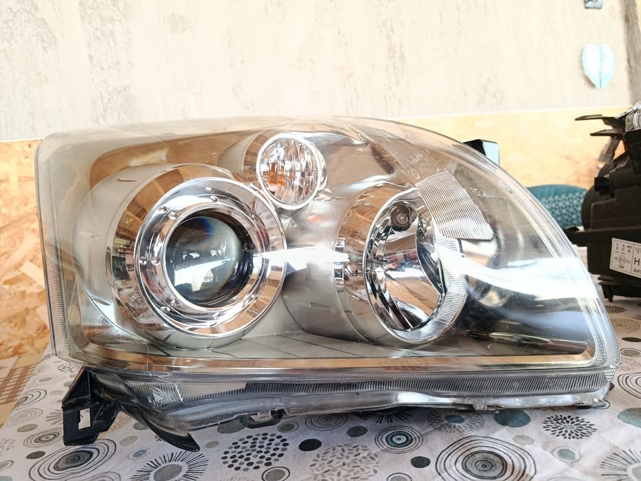 Фейслифтови фарове за Тойота Авенсис