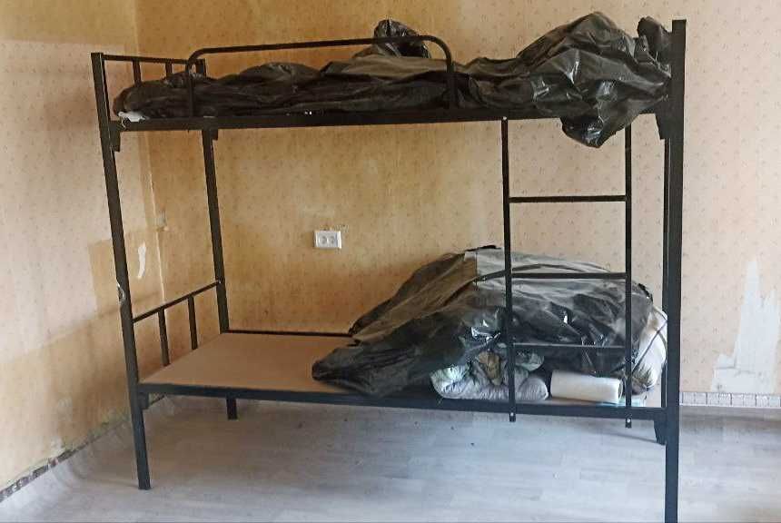 Кровать двухярусная металлическая