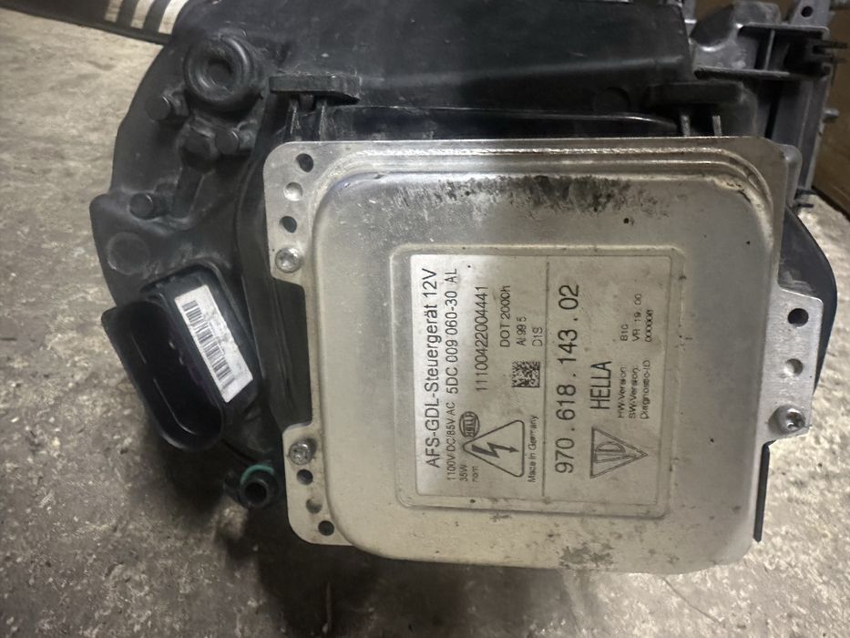 Far dreapta Porsche Panamera 2012