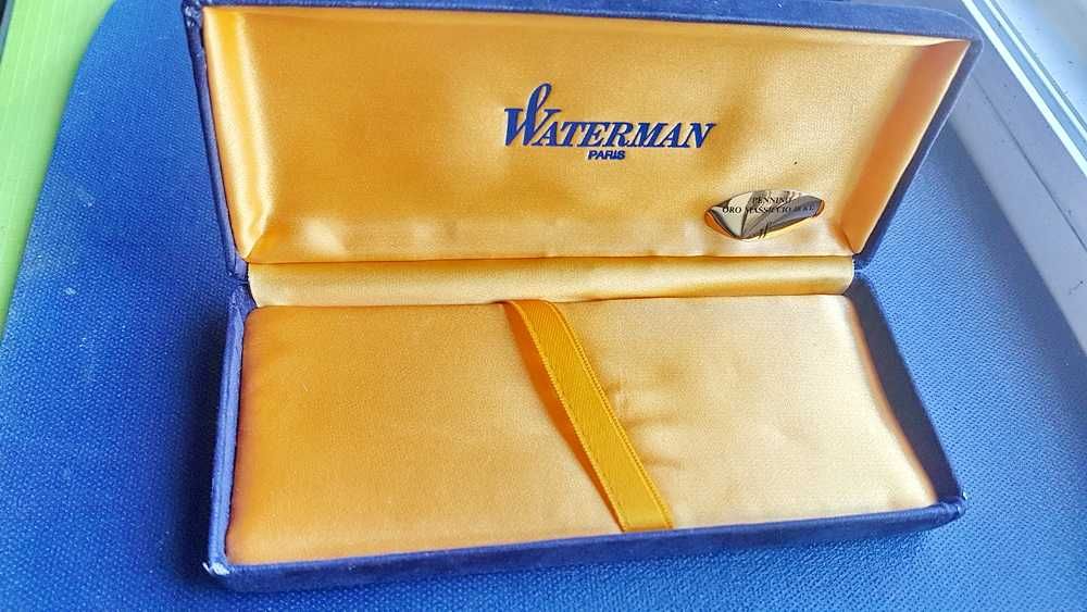 F382-Cutie WATERMAN stilou- pix invelis catifea  manual si garantie.