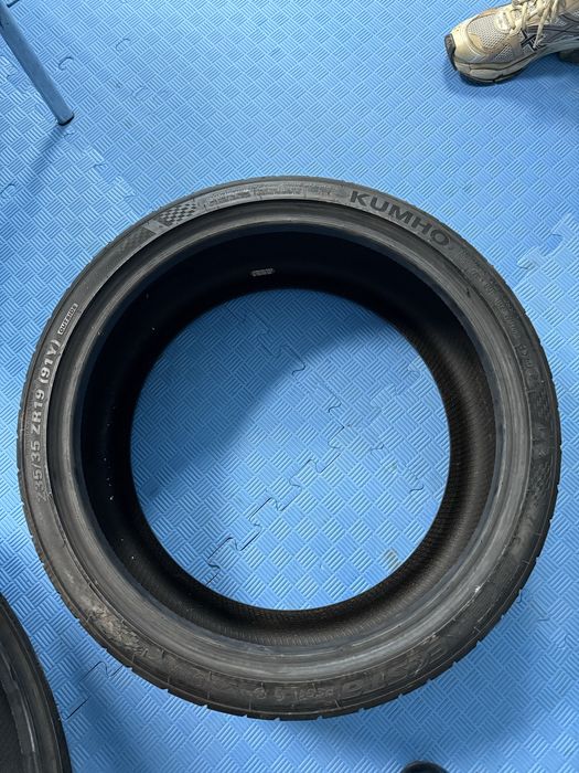 2 бр Гуми Kumho 235/35/19