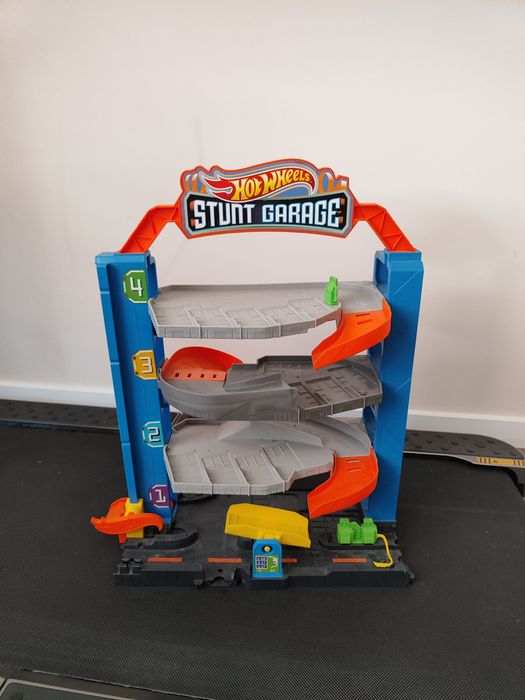 Hot Wheels Stunt Garage