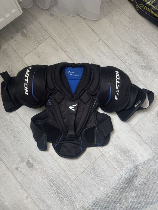 Нагрудник для хоккеиста