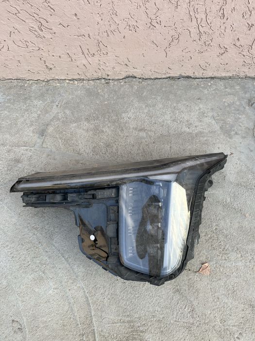 Kia Sorento левый фара, есть маленький трещина