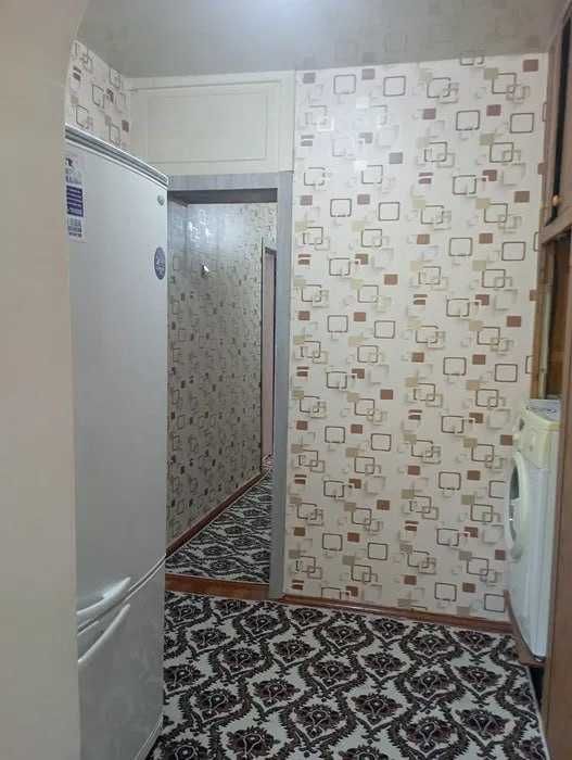 Сдаётся в долгосрочную аренду 2х ком 2 этаж 4 этажный дом. метро Новза