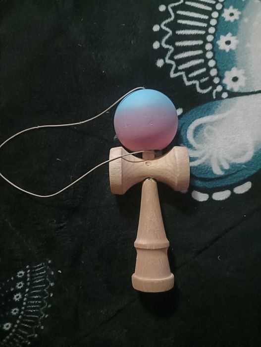 Vând kendama model x