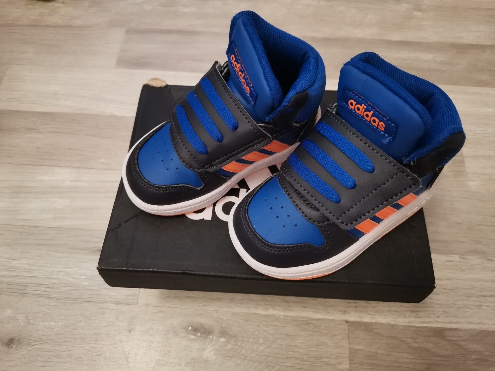 Маратонки adidas HOOPS MID 2.0