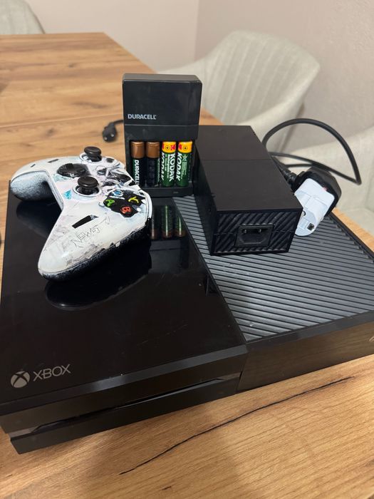 XBOX ONE 500 GB с 6 игри